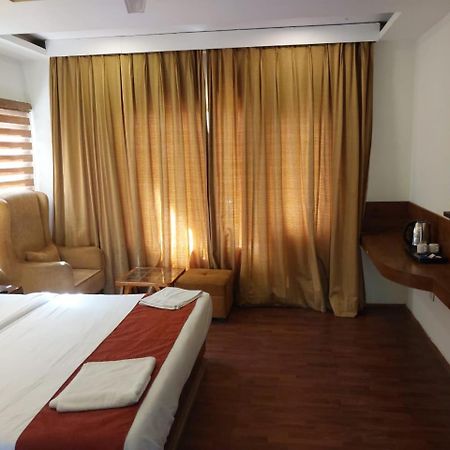 Hotel Di Villa Manāli Екстериор снимка