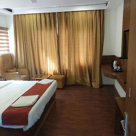 Hotel Di Villa Manāli Екстериор снимка
