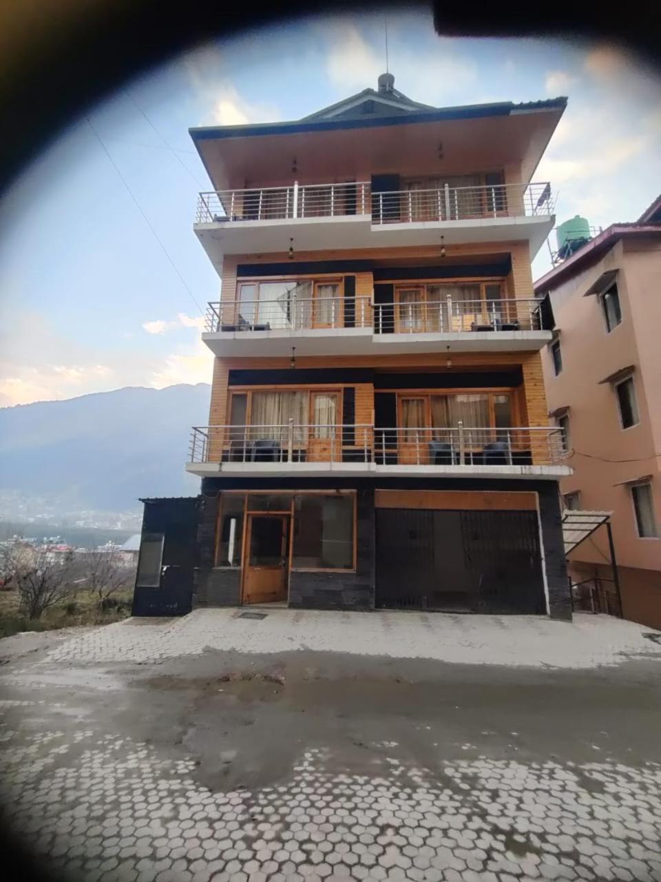 Hotel Di Villa Manāli Екстериор снимка