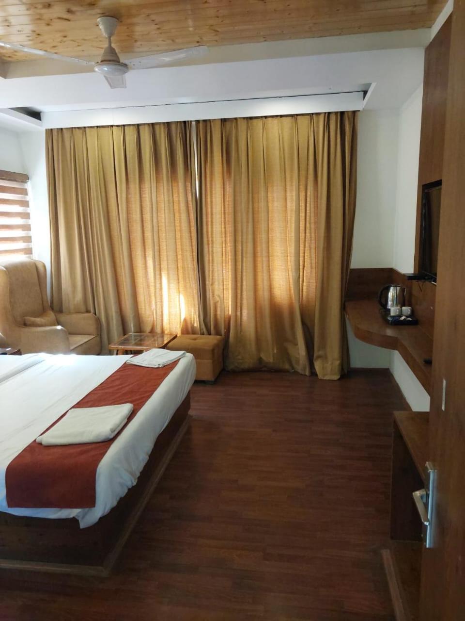 Hotel Di Villa Manāli Екстериор снимка